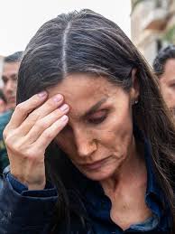 Enraged survivors throw mud at Spanish royals after flood disaster visit