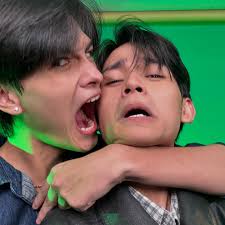 RAWWWWR!!! Si Superman na taga-luto at si Felix na mahilig kumain! Ulupong  goalzzz 🤣 'ANG MUTYA NG SECTION E' starring #AndresMuhlach,  #AshtineOlviga, and #RabinAngeles now streaming