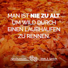 Man Ist Nie Zu Alt Um Wild Durch Einen Laubhaufen Zu Rennen Nie Zu Alt Herbst Spruch Kaffee Zitate Lustig