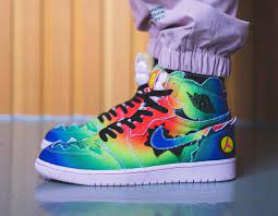 Stay a step ahead of the latest sneaker launches and customisable graphics (including balvin's signature smiley face) put a distinctive twist on the tongue. J Balvin Air Jordan 1 High 2021 Release Info Fotomagazin