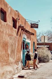 First Time Guide To Old Town Santa Fe Simply Wander New Mexico Road Trip Travel New Mexico Sante Fe New Mexico