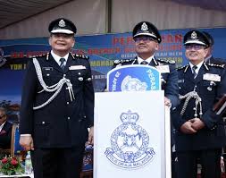 Abdul hamid officially takes over as igp. New Igp Hamid Bador To Take Over Tomorrow Replacing Fuzi