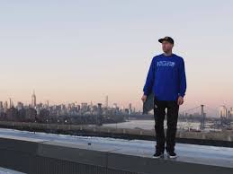Filmmaker bing liu searches for correlations between his skateboarder friends' turbul.more. Minding The Gap Reviewed A Self Questioning Documentary About What Happened To A Group Of Young Skaters The New Yorker
