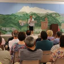 Les danseurs défilent dans les rues de la ville, catalans en tête. Amelie Les Bains Ouillade Eu