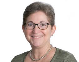 Elinor Gruber's Instagram, Twitter & Facebook