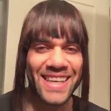 Dani Alves gặp họa vì giả gái sau trận Atletico 2-0 Bar