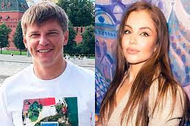 Спортсмен прошел непростой путь и неоднократно попадал в громкие скандалы.детство и. Andrej Arshavin Perestal Skryvat Novuyu Vozlyublennuyu Spletnik