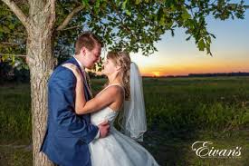 Check spelling or type a new query. 20 Amazing And Elegant Outdoor Wedding Photography Ideas