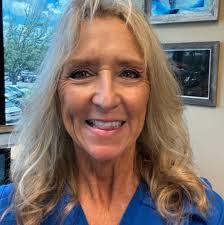 Christi Bates's Instagram, Twitter & Facebook