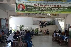 Pendidikan merupakan salah satu upaya yang harus diselenggarakan oleh pemerintah daerah dalam rangka mencerdaskan masyarakat di daerah, sebagai salah satu bagian dari. Gara Gara Salah Ketik Koma Banyak Calon Siswa Gagal Di Ppdb Sumbar