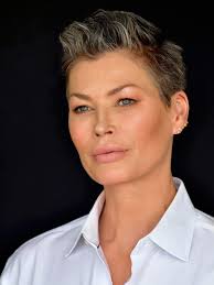 ^ a b otis, carre (august 20, 2013). Carre Otis Makeup For Older Women Long Gray Hair Model