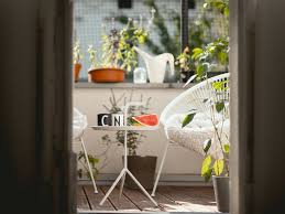 Con l'arrivo della bella stagione, aumenta la voglia di stare all'aria aperta e di abbellire gli spazi esterni della propria casa. Come Arredare Un Balcone Piccolo Per Renderlo Super Accogliente Grazia