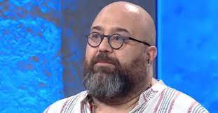 Maybe you would like to learn more about one of these? Masterchef Somer Sivrioglu Sef Aslen Nereli Kilosu Ve Boyu Kac Evli Mi Sevgilisi Kim