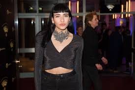 Her birth sign is virgo and her life path number is 9. Christina Curry Ik Dacht Dat Ik Het Niet Verdiende Om Te Bestaan Beau Monde