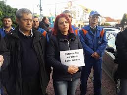 Citeste ultimele stiri despre e distributie muntenia pe stirileprotv.ro. Aproximativ 100 De AngajaÈ›i Ai E DistribuÈ›ie Banat Protest In FaÈ›a Sediului InstituÈ›iei Din TimiÈ™oara De Ce Sunt NemulÈ›umiÈ›i Foto