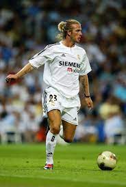 David robert joseph beckham es un jugador inglés que debutó en el machester united y jugó en el real madrid desde el 2003 hasta el 2007. David Beckham Real Madrid David Beckham Football Beckham Football David Beckham