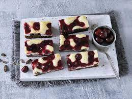 Danach die kirchen auf dem kuchen verteilen. Kirsch Marmor Schnitte Geback Schnitten Torten Backwaren Eismann De Ihr Online Shop Fur Genuss