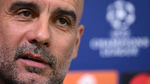 El portero más gordo del mundo se comió un pastel de carne mientras 'comía'  banca