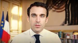 Chilly Gonzales videoclip with a tribute to Thomas Banglater : r/DaftPunk