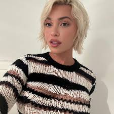 I don't like it when people stare at me, but I understand them 🥰