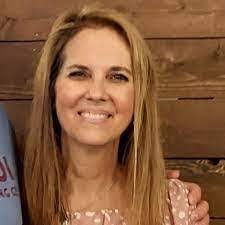 Lori Ernst's Instagram, Twitter & Facebook