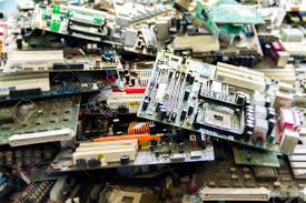 Votre carte de contrôle est toujours disponible, et partout. Les Dechets Electroniques Pret Pour Le Recyclage Ordinateur De La Carte Mere Banque D Images Et Photos Libres De Droits Image 31591488