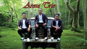 Lirik huhaholongi * huhaholongi doho sian ias ni rohakku huhilala do i hasian holan hodo natarpangan rohakki. Chord Kunci Gitar Dan Lirik Lagu Batak Dang Sarupa Au Tu Mantan Hallet Mi Arosa Trio Tribun Padang
