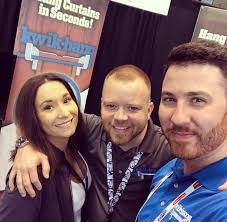 Sandra Oram's Instagram, Twitter & Facebook