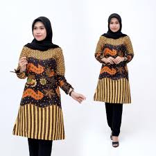 Model baju batik wanita memang tidak ada habisnya selalu muncul dengan desain kombinasi yang lebih berpariasi sehingga sampai sekarang pengguna batik memang terus bertambah peminatnya. 45 Model Baju Batik Kerja Wanita Kombinasi Terbaru 2020 Bergaya