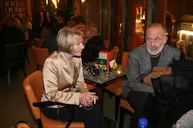 Vyřizuji vaše objednávky a zpracovávám vaše zakázky. Dana Kolarova 71 Poprve O Smrti Manzela Dodychal Kdyz Jsem Ho Drzela Za Ruku Ahaonline Cz