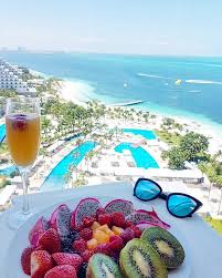 Cancun is recognized throughout the world for its spectacular white sand beaches and its fascinating sea in turquoise blue tones. Breakfast With A View At Riu Palace Peninsula Cancun Mexico Mexicodestinationspecialist Hoteles En Cancun Fotos En Cancun Fotos De Cancun