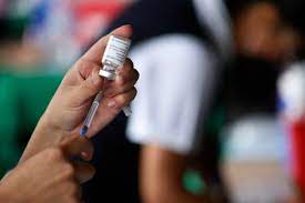 La página de mi vacuna ya está disponible para mayores de 18 años de edad que deseen aplicarse la inmunización contra el coronavirus, para lo cual solamente se les pedirá su clave única de registro de población (curp). Y Bjnlr8ags58m
