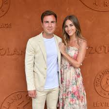 Ann Kathrin Gotze Sie Veroffentlicht Ungesehene Bilder Ihres Brautkleids In 2020 Braut Kleid Hochzeit Brautjungfernkleid