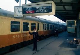 speisewagen im stadteexpress von berlin nach erfurt uber halle saale rennsteig auf dem bahnhof berlin lichtenberg 1981 bildrechte deutsche zug erfurt ddr