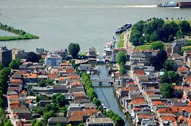 Damen services and the offshore & transport division is also located here. Gorinchem Yacht Lock In Gorinchem South Holland Netherlands Lock Reviews Phone Number Marinas Com