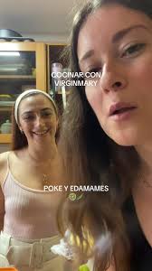 la compa @Maria Fuertes y yo (locutora) a las  fogonas👩🏼‍🍳🍴🥘🥢🥑🍔🥙🌮🥧 #fyp #mango #pokebowl #foodtiktok #parati  #humor