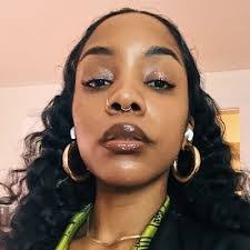 Taylor Riehl's Instagram, Twitter & Facebook