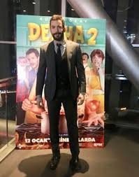 Deliha 2 oyuncu kadrosu haberimizde. Deliha 2 Nin Galasinda Baris Arduc Gupse Ozay I Yalniz Birakmadi Temiz Magazin