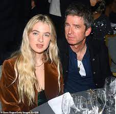 Oel gallagher's daughter anais has called out her mother meg matthews for posing on a £120 towel in front of a unicef aid. Noel Gallagher S Daughter Anais Is Dating Punk Rock Star Yungblud Daily Mail Online