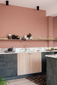 Cette cuisine moderne, sobre et élégante, est composée de meubles bas qui autorisent la créativité. Peinture Cuisine 10 Couleurs Tendance Pour 2021