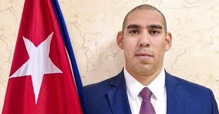 Dumbo cubano planea implantar récord Guinness volando de Madrid a la Habana