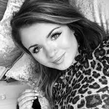 Tara Mull's Instagram, Twitter & Facebook