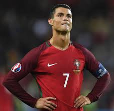 Und auch für die em 2016 qualifizierten sie sich quasi in letzter minute. Nach Ronaldo Eklat Islander Tauschen Em Trikots Nur Noch Auf Nachfrage Welt