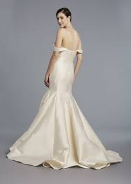 Fitzgerald Anne Barge Spring 2018 Off The Shoulder Neckline Wedding Gown Of Silk Mikado W Designer Wedding Dresses Wedding Dresses Fitted Wedding Dress