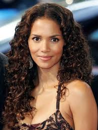 She called herself a short haired spunky type of woman. Halle Berry Long Curly Hairstyle Hairstyles Weekly