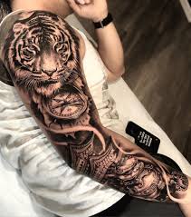 Pin Em Tatuagens Masculinas Tattoos Masculine O ombro permite tatuagens pequenas, elaboradas,grandes e também duplas (combinando tatuagens nos dois ombros). pin em tatuagens masculinas tattoos