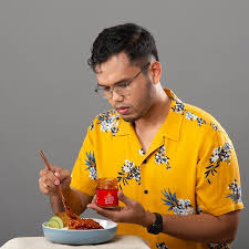 The sambal nyet seller, who has amassed 3 million followers on instagram, has also filed a police report over the unauthorized reseller known only as masturaaliyah, amid complaints from customers who said they received spoiled and inedible sambal. Sambal Nyet Berapi By Khairulaming Sedap Tube
