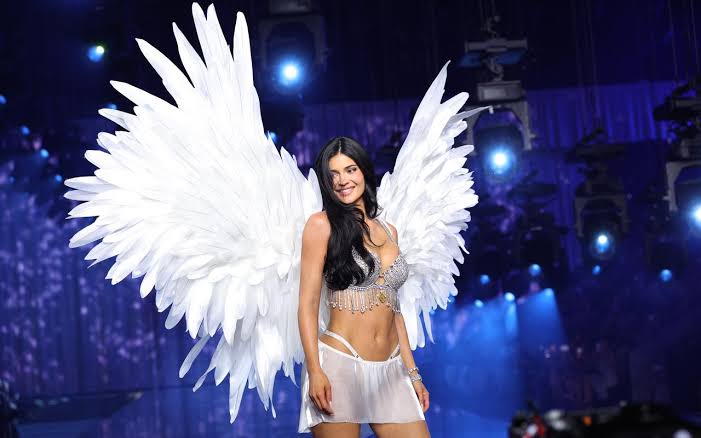 The Kardashians: Kim Kardashian gets a frosty reception from Anna Wintour