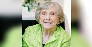 Martha Hayes's Instagram, Twitter & Facebook