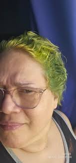 Hair stylist fluent in trauma and post-traumatic hair stress